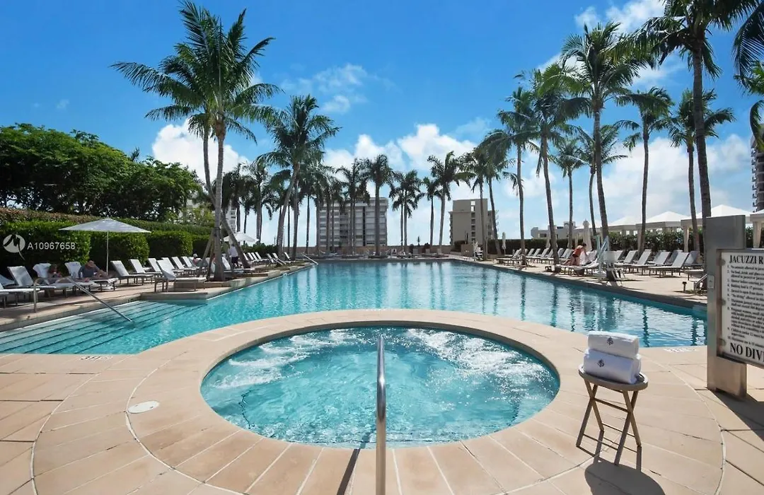 Four Seasons Hotel Miami - Luxury Private Residences-1